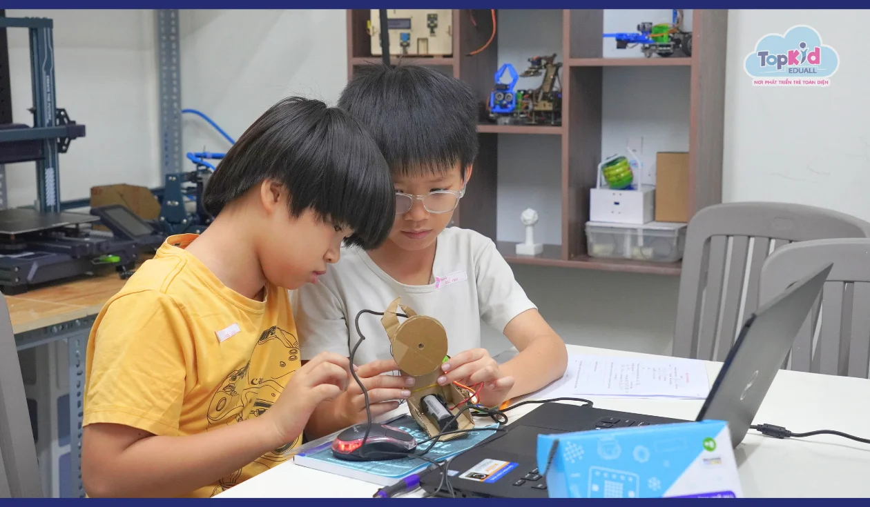 Lớp học lập trình Robotics của TOPKID EDUALL