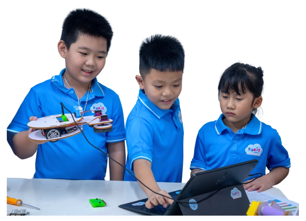 Hình ảnh lớp học TOPKID STEAM robotics