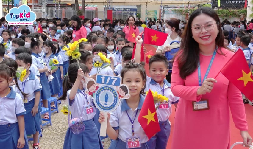 Khai giảng năm học mới Khai giảng năm học mới
