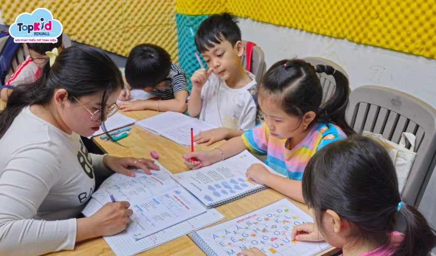 Lớp tiền tiểu học tại TOPKID EDUALL Lớp tiền tiểu học tại TOPKID EDUALL