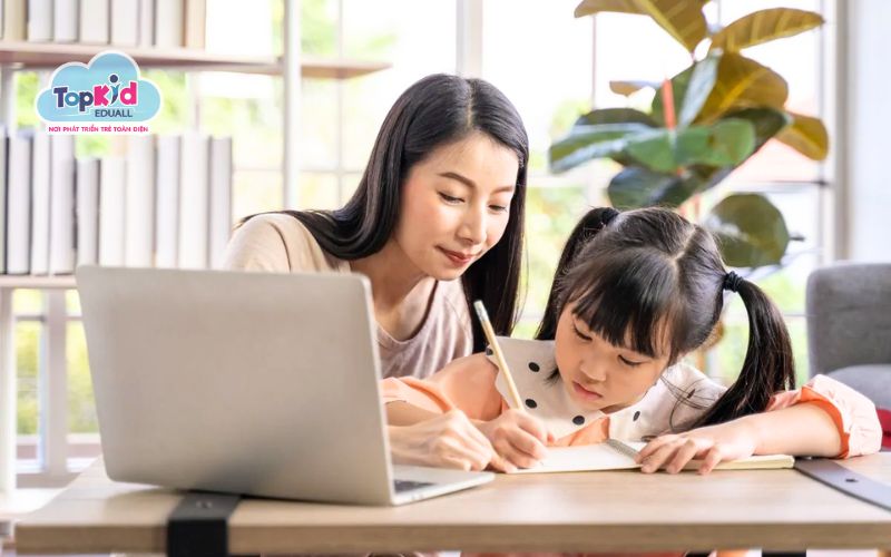Cách dạy tiếng Anh cho trẻ lớp 1 tại nhà: Học qua bài hát và phim ảnh