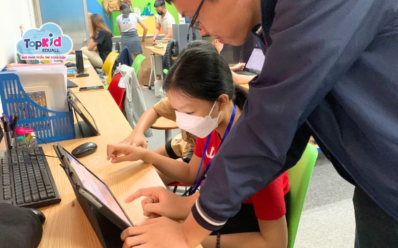 Lớp học lập trình AIoT cho trẻ em tại STEAMZone