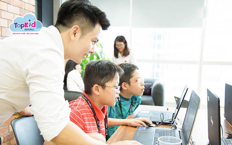 Lớp lập trình Smart Things tại Hour Of Code Vietnam