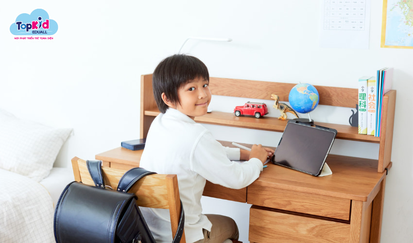 Bàn ghế phù hợp với chiều cao