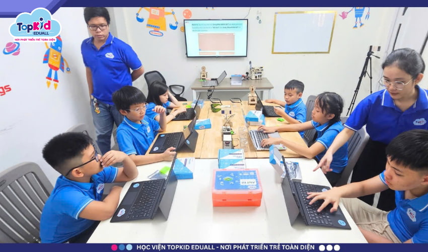 Lớp lập trình STEAM - Robotics tại TOPKID EDUALL