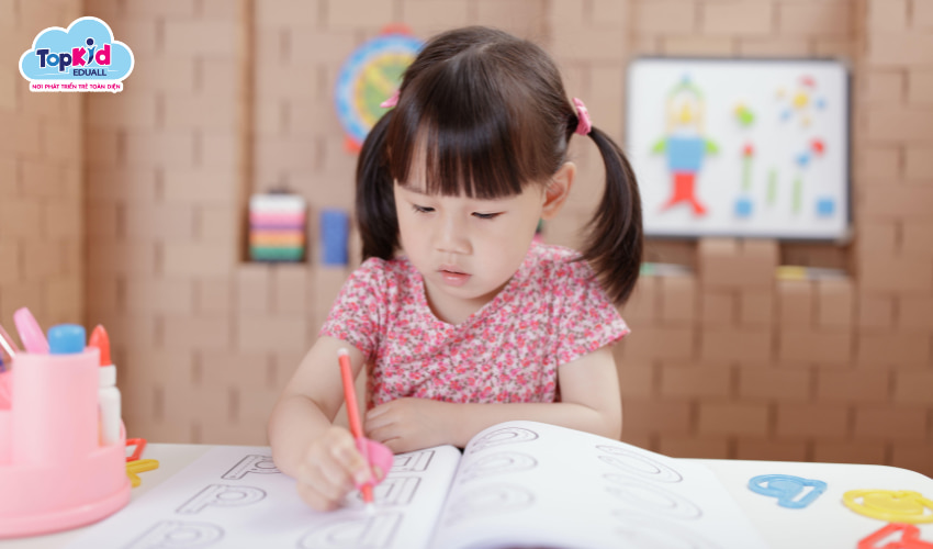 Cho trẻ luyện viết ngắn gon, vừa sức.