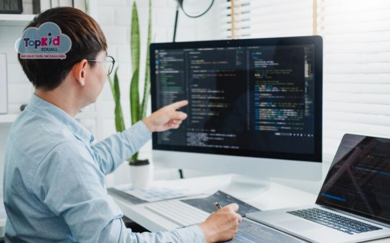 Ngôn ngữ Python là gì? Đặc điểm và ứng dụng thực tế nổi bật