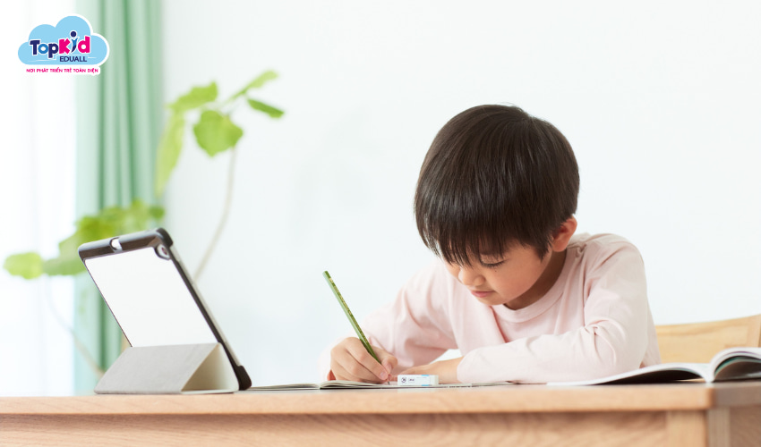 Trẻ có thể học tại nhà không cần duy chuyển xa