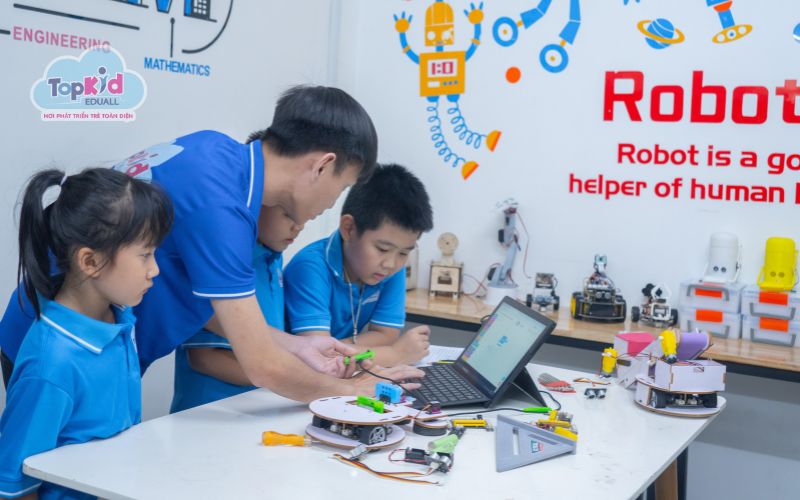 Bé sẽ đạt được gì sau khóa học Python tích hợp AI & Robotics?