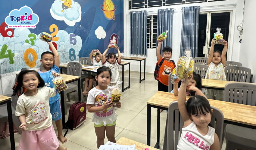 Trung thu sum vầy tại TOPKID EDUALL Trung thu sum vầy tại TOPKID EDUALL