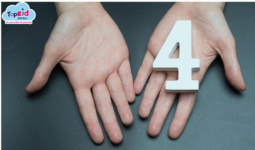 Khủng hoảng tuổi lên 4 là gì?