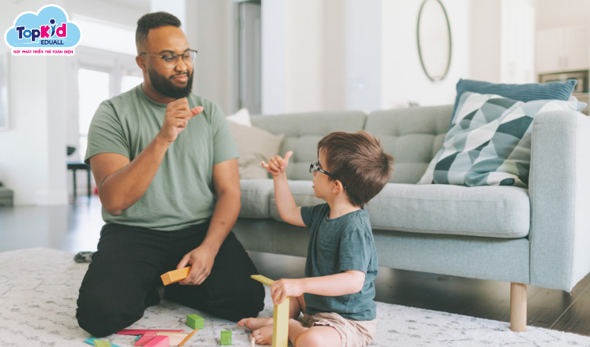 Ba mẹ hãy bình tĩnh và hỗ trợ hết mình để con được tự tin tự điều chỉnh cảm xúc và giao tiếp theo chiều hướng tích cực Ba mẹ hãy bình tĩnh và hỗ trợ hết mình để con được tự tin tự điều chỉnh cảm xúc và giao tiếp theo chiều hướng tích cực