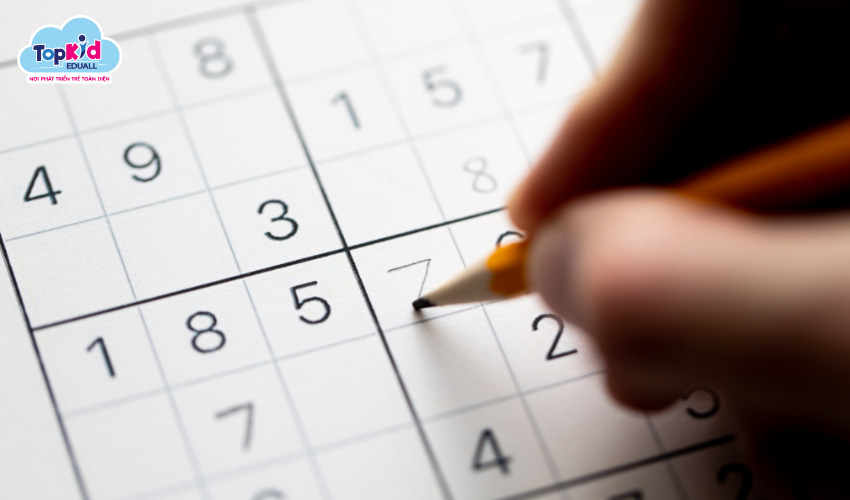 Học qua các trò chơi giải đố.