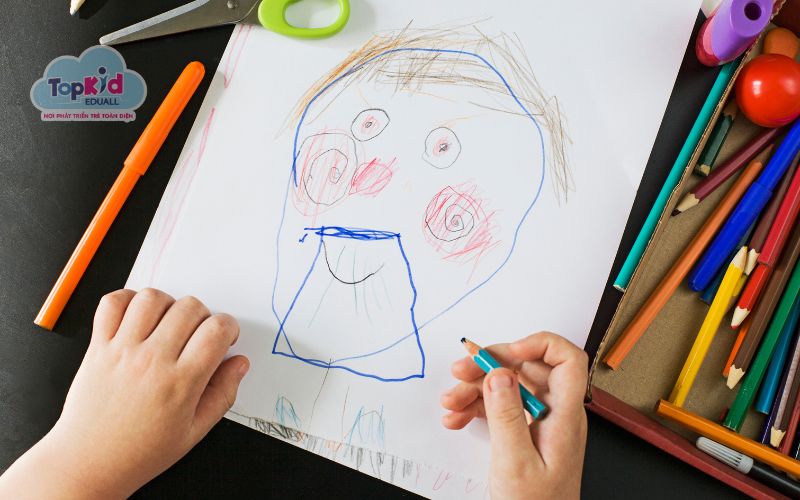 Làm quen đường nét – kỹ năng cầm bút đúng