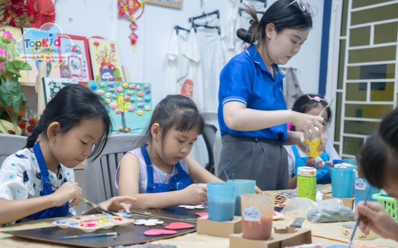 Lớp học vẽ cho bé tại TOPKID EDUALL có gì đặc biệt?