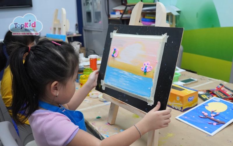 Lớp học vẽ sáng tạo (7–11 tuổi)