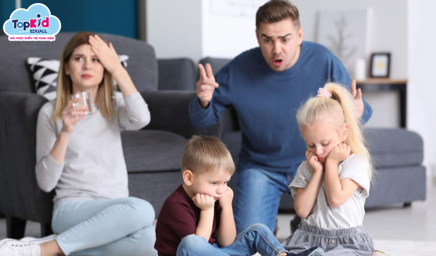 Rủi ro khi làm bạn với con quá mức