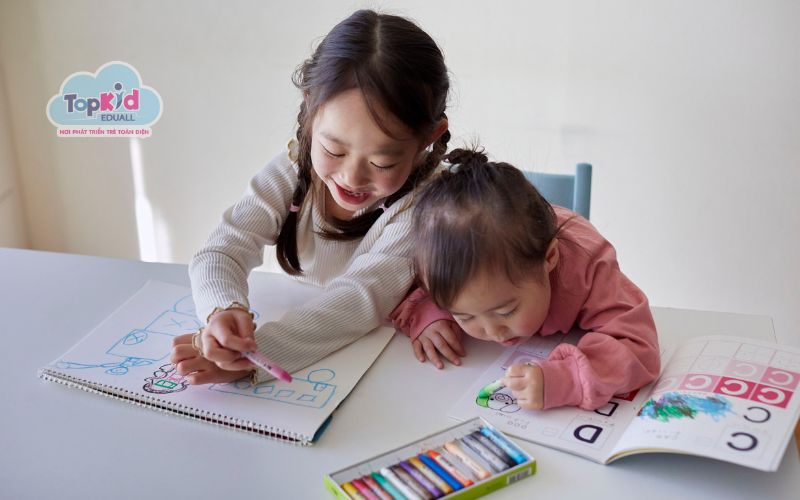 Cách bố mẹ đồng hành mà không làm con áp lực