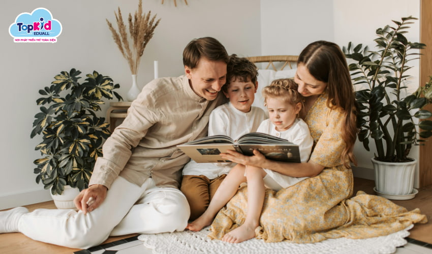 Cha mẹ đồng hành xây dựng thói quen tốt cho trẻ. Cha mẹ đồng hành xây dựng thói quen tốt cho trẻ.