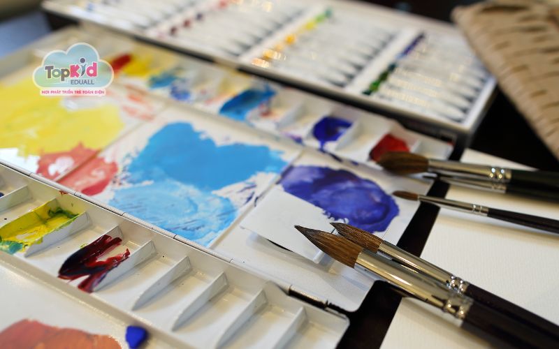 Pha màu acrylic với nước hoặc medium