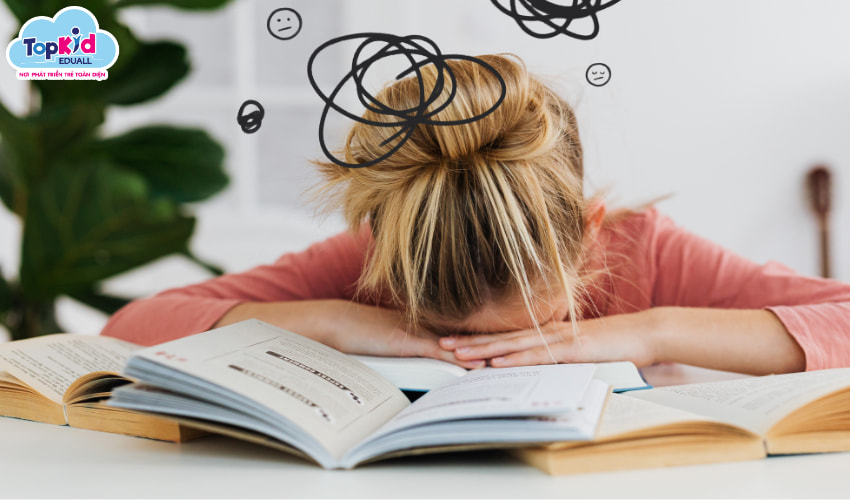 Căng thẳng học tập và thiếu vận động thể chất cũng ảnh hưởng đến chất lượng giấc ngủ ở trẻ