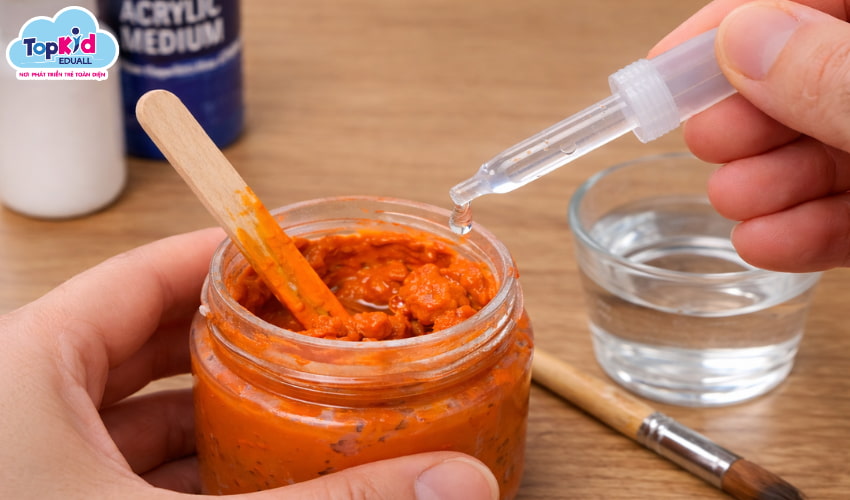 Màu chỉ hơi đặc hoặc sánh lại, hãy thêm 1 lượng rất nhỏ nước ấm hoặc dung môi chuyen dụng vào lo màu