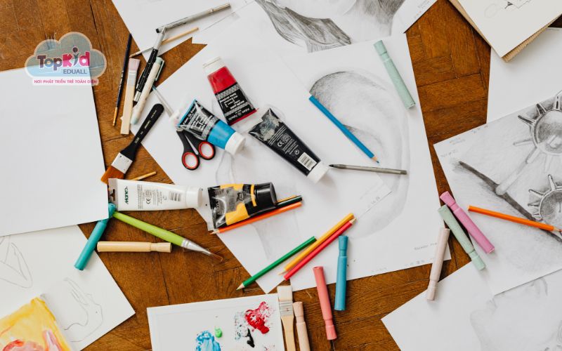 Chuẩn bị dụng cụ trước khi vẽ con vật đơn giản