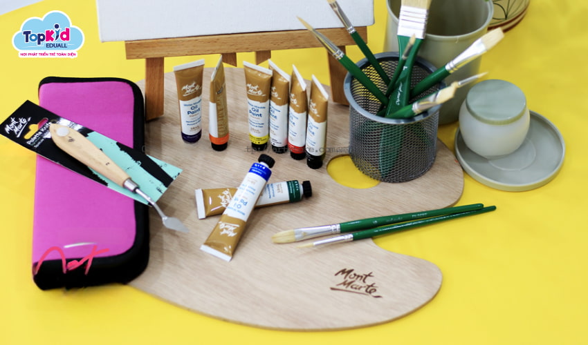 Bộ dụng cụ vẽ tranh sơn dầu.