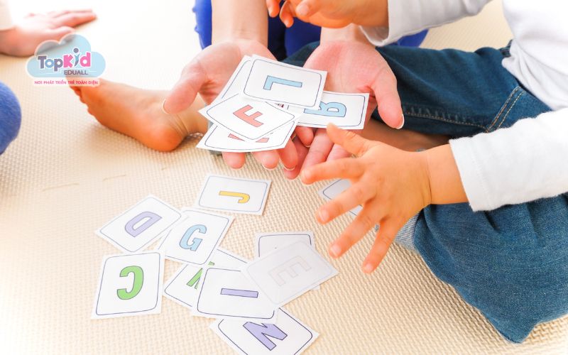 Cách học từ vựng tiếng Anh cho trẻ là Flashcard, hình ảnh tự vẽ