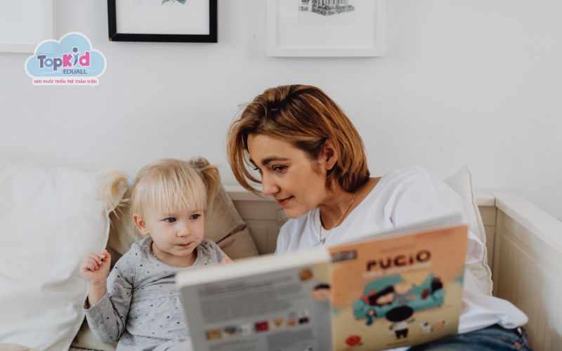 Cách học từ vựng tiếng Anh cho trẻ là  đọc truyện tranh tiếng Anh trước khi ngủ