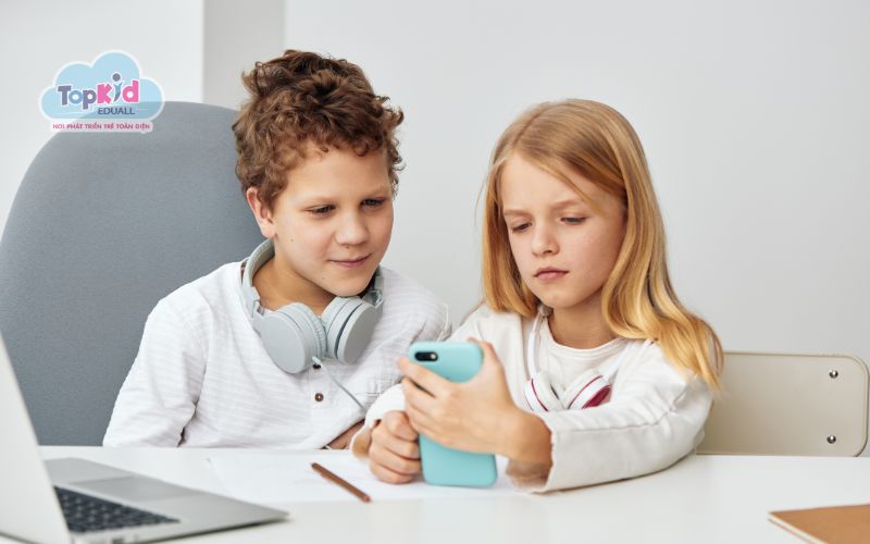 Cách luyện phát âm tiếng Anh cho trẻ: Sử dụng bài hát và video thiếu nhi