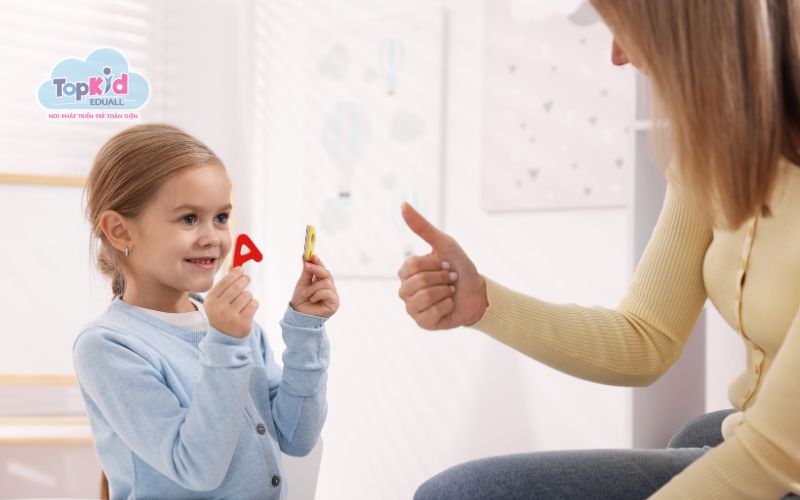 Cách luyện phát âm tiếng Anh cho trẻ: Kết hợp cử chỉ, khẩu hình miệng