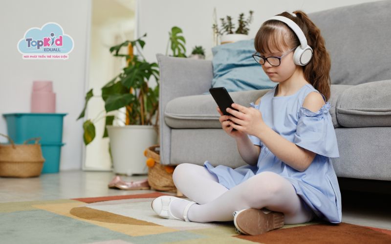 Cách luyện phát âm tiếng Anh cho trẻ: Ghi âm và nghe lại giọng của trẻ