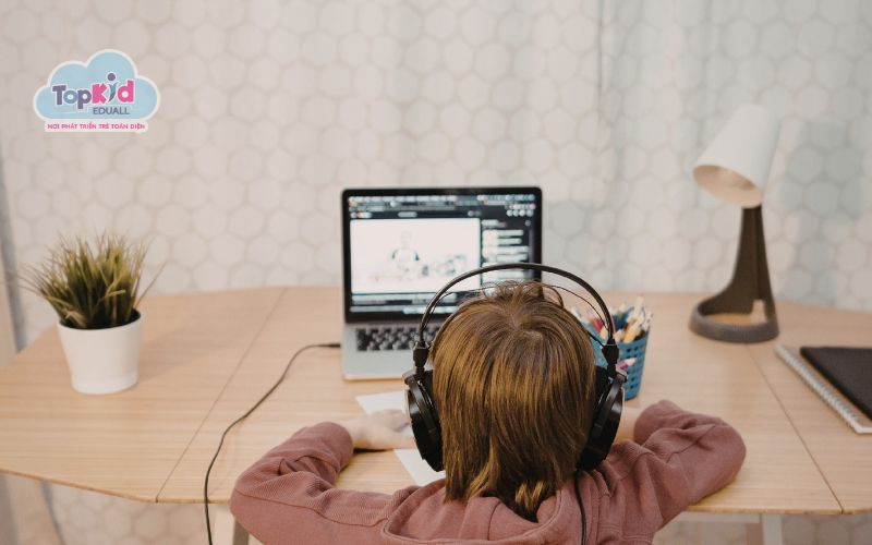 Học qua app và nội dung số phù hợp