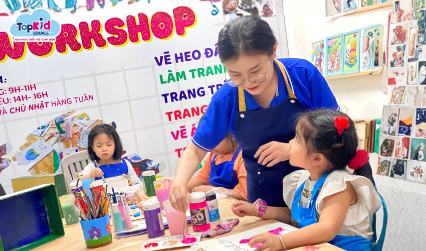 Lớp học vẽ tại TOPKID ART Tân BÌnh.