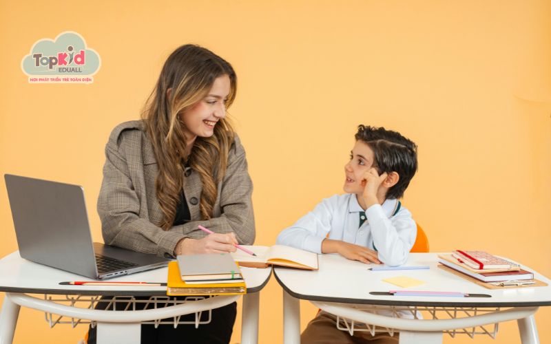 Tại sao nên cho bé học tiếng Anh giao tiếp qua mẫu câu?