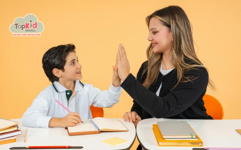 Cách giúp bé ghi nhớ và sử dụng mẫu câu tự nhiên