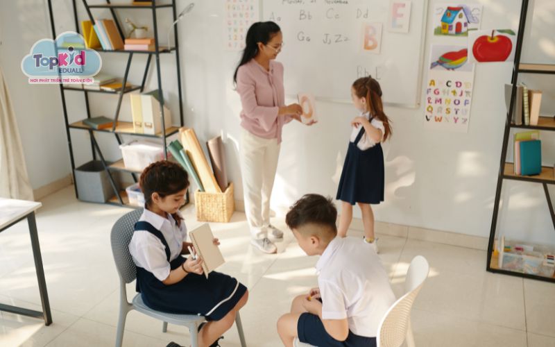 Các trò chơi tiếng Anh cho trẻ tiểu học là gì?