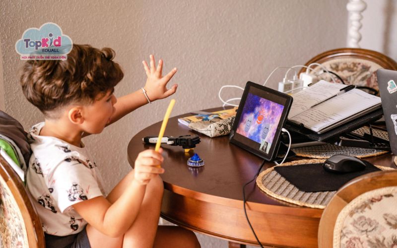 Lợi ích việc học tiếng Anh qua phim hoạt hình cho bé